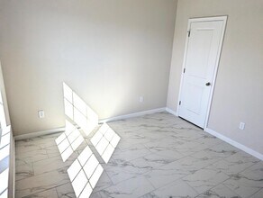 10597 SW Vasari Way in Port St. Lucie, FL - Foto de edificio - Building Photo