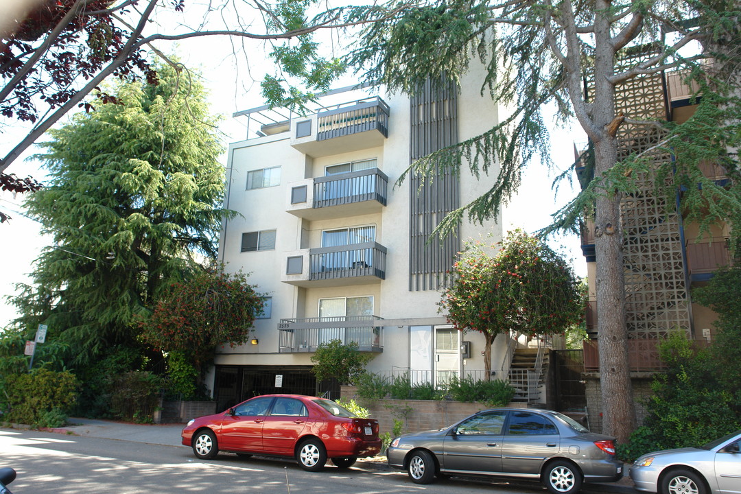 2525 Benvenue Ave in Berkeley, CA - Building Photo