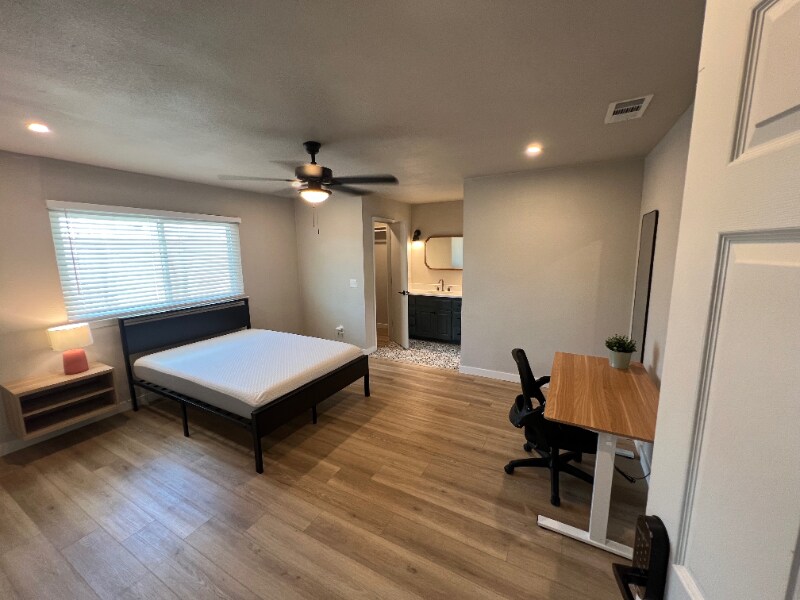 1910 N Floyd Rd in Richardson, TX - Building Photo