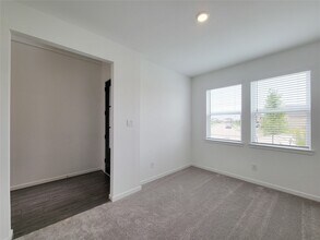 21627 Royal Jett Dr in Cypress, TX - Foto de edificio - Building Photo