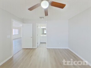 4432 Country Hills Blvd, Unit 4-405 in Plant City, FL - Building Photo - Building Photo