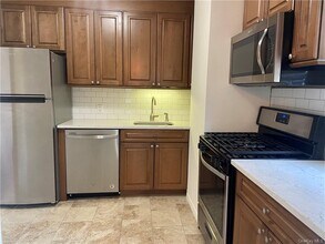10 Cottage Pl-Unit -2F in White Plains, NY - Building Photo - Building Photo