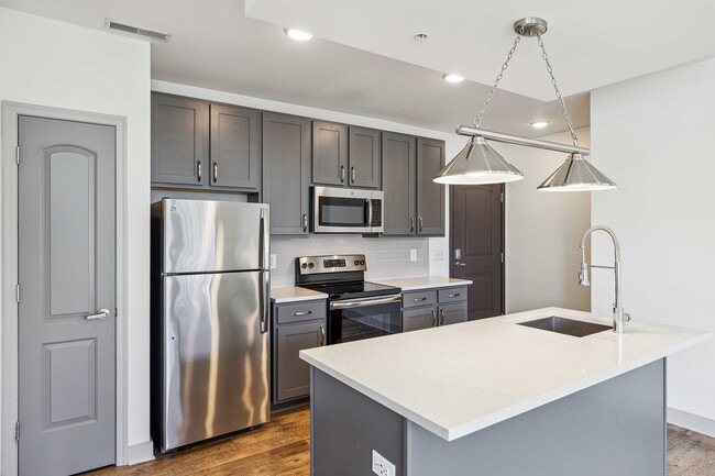 Aston Place in Columbus, OH - Foto de edificio - Building Photo