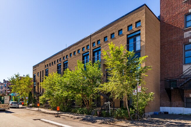4352-4380 Rue Saint-Urbain in Montréal, QC - Building Photo - Building Photo