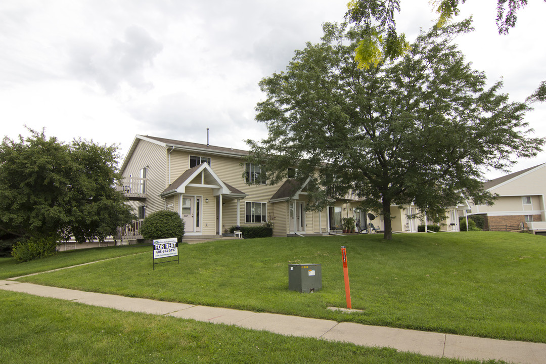 2021-2035 Jackson St in Stoughton, WI - Building Photo