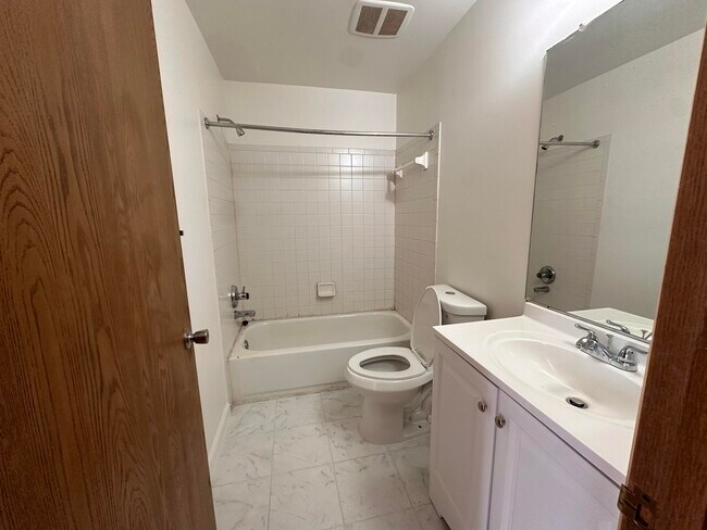 590 Parkview Dr in Detroit, MI - Foto de edificio - Building Photo