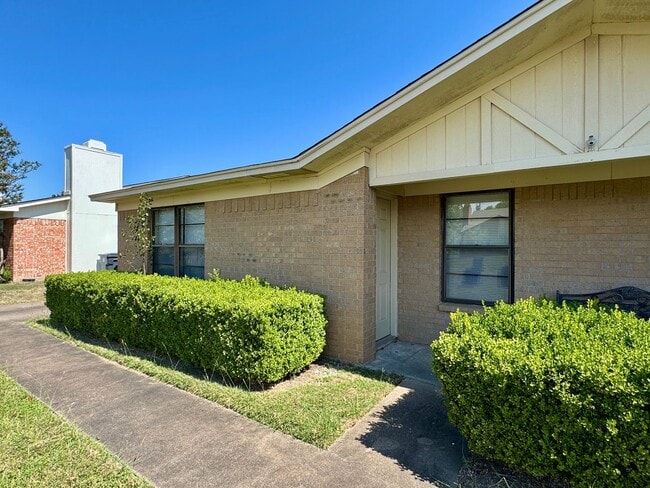 1412 Chapel Creek Rd in Waco, TX - Building Photo - Building Photo