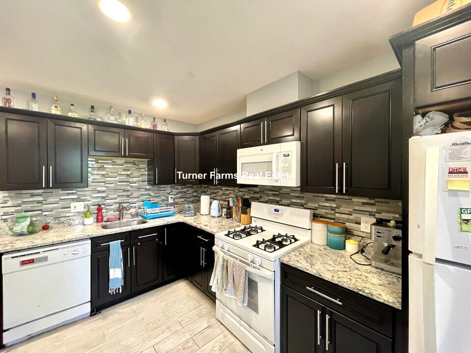 15 Sewall St, Unit 1 in Boston, MA - Building Photo