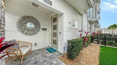 512 Laurel Pk Dr in Sarasota, FL - Building Photo - Building Photo