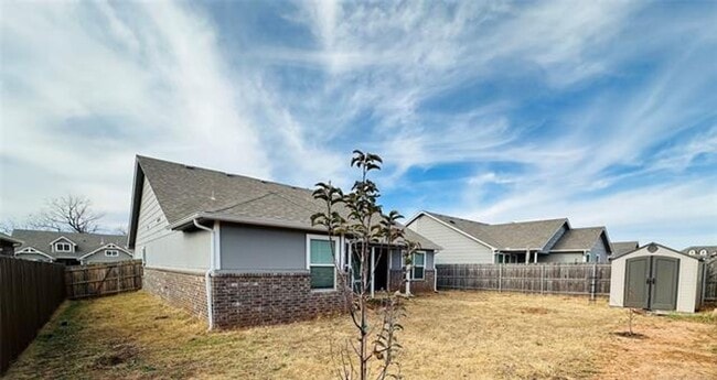 property at 7305 S Indianwood Ave