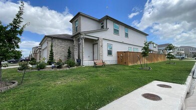 204 Bronco Billy Dr in Jarrell, TX - Building Photo - Building Photo