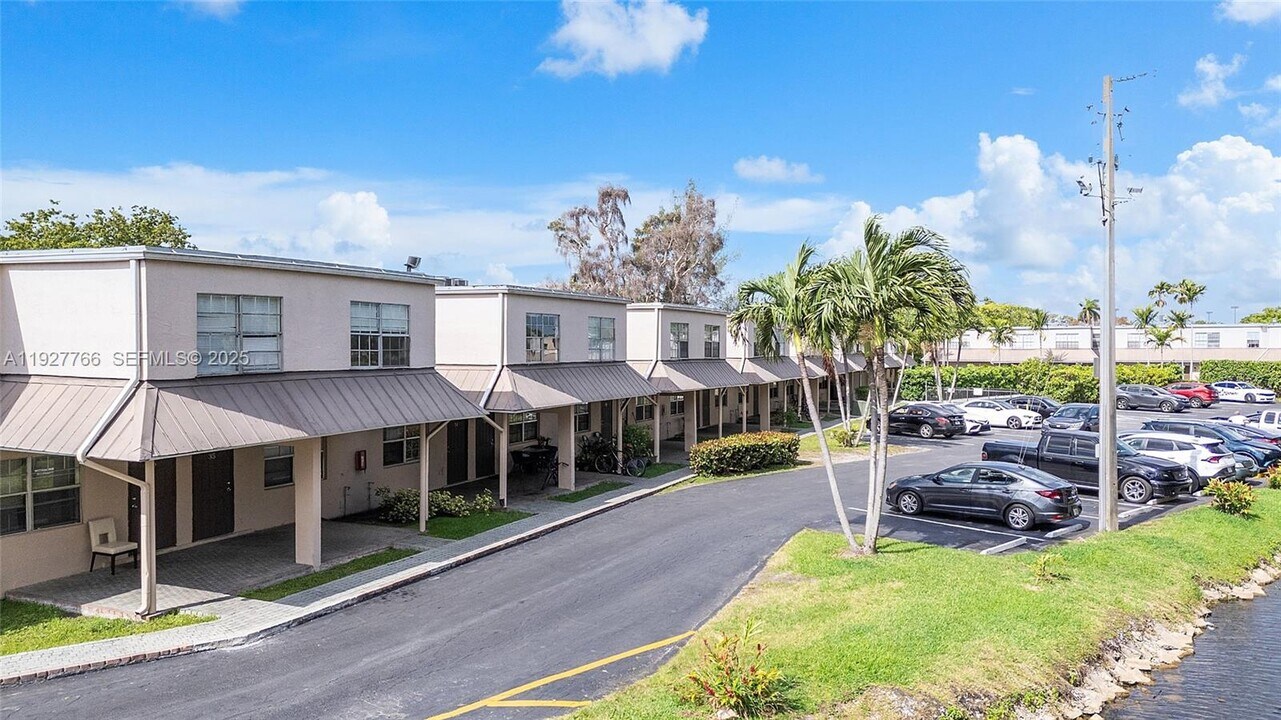 4100 NW 16th Ave in Oakland Park, FL - Building Photo