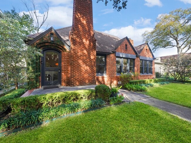 2240 Wroxton Rd in Houston, TX - Building Photo - Building Photo