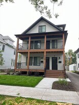 718 13th Ave SE in Minneapolis, MN - Building Photo