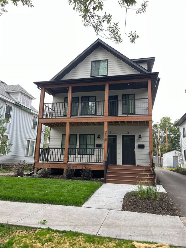 property at 718 13th Ave SE