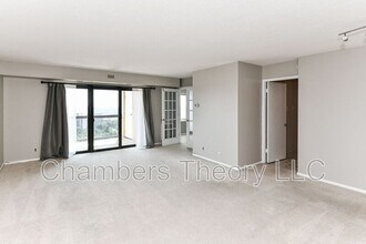 205 Yoakum Pkwy in Alexandria, VA - Foto de edificio - Building Photo