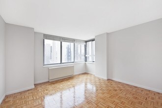 271 W 47th St-Unit -33B in New York, NY - Building Photo - Building Photo