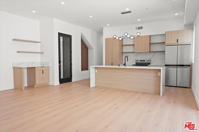 5214 Satsuma Ave in Los Angeles, CA - Building Photo - Building Photo