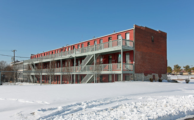 Longmeadow Apartments in Kansas City, MO - Building Photo - Building Photo