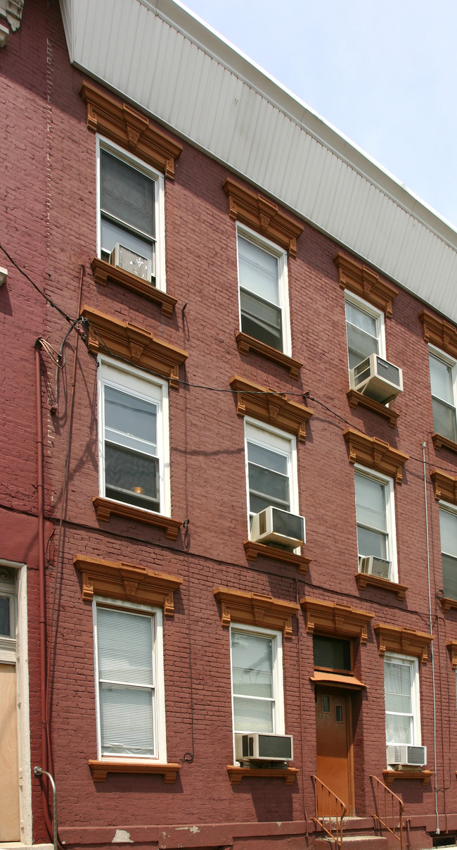 1802 Willow Ave in Weehawken, NJ - Foto de edificio - Building Photo