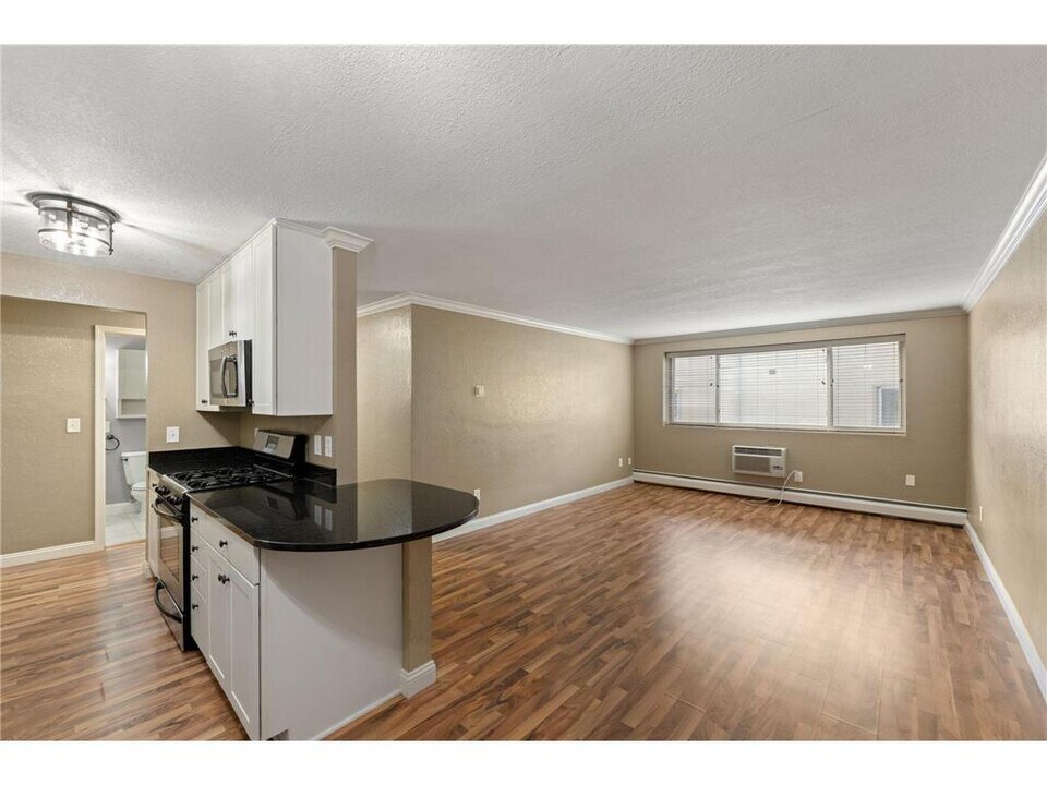 3120 Hennepin Ave in Minneapolis, MN - Building Photo