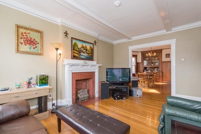 419 S Huntington Ave, Unit 2