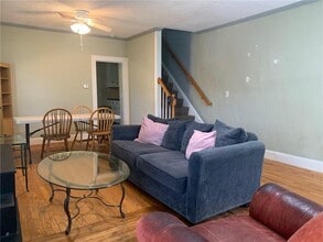 16 Grafton St in Newport, RI - Foto de edificio - Building Photo