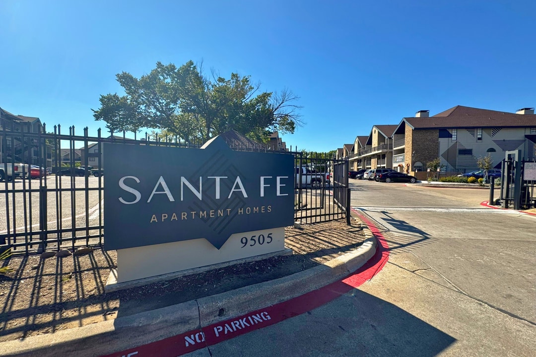 Santa Fe Apartments in Dallas, TX - Foto de edificio