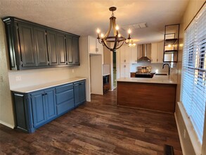 1400 Brookhaven Dr in Edmond, OK - Foto de edificio - Building Photo