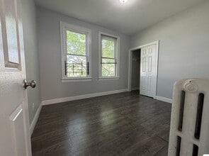 169 W 5th St, Unit 3 in Bayonne, NJ - Building Photo - Building Photo