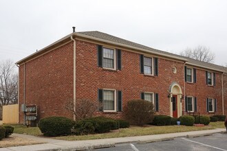 Hampton Court Condominiums in Evansville, IN - Foto de edificio - Building Photo