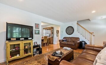 326 Ramapo Valley Rd in Oakland, NJ - Building Photo - Building Photo