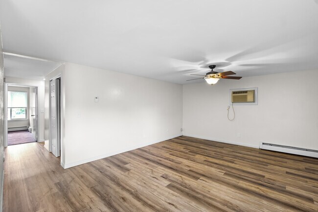 Clay Court Apartments in Syracuse, NY - Foto de edificio - Building Photo