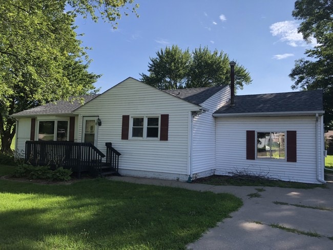 property at 6 Maple Ct