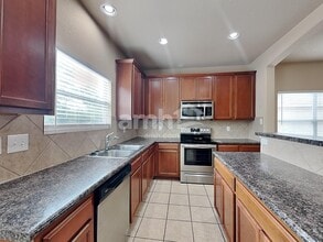 9811 Rainbow Crk in San Antonio, TX - Building Photo - Building Photo