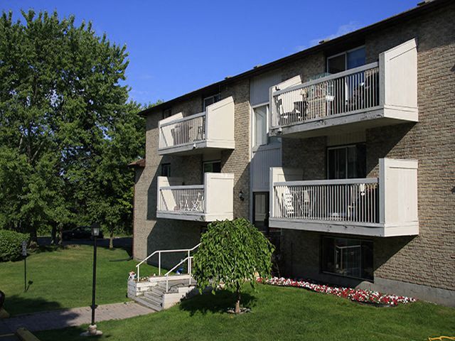 Moira Apartments in Belleville, ON - Building Photo