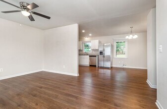 203 Pecan Ln in Fredericksburg, VA - Foto de edificio - Building Photo