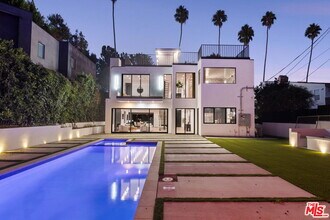 12700 Montana Ave in Los Angeles, CA - Building Photo - Building Photo