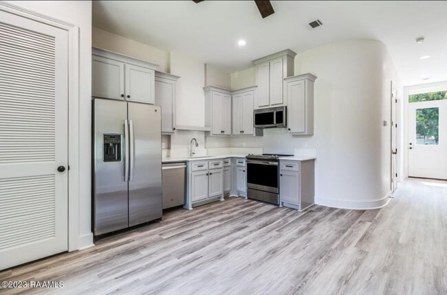 114 S Jefferson St, Unit 114 in Broussard, LA - Building Photo - Building Photo