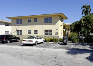 1775 NE 116th Rd in Miami, FL - Foto de edificio - Building Photo