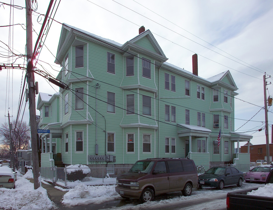 99 16th St in Fall River, MA - Foto de edificio