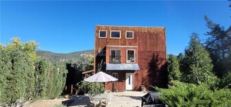 1317 Pinetree Dr in Frazier Park, CA - Building Photo