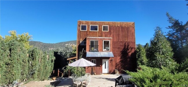 property at 1317 Pinetree Dr