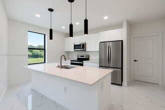 3304 67th St W in Lehigh Acres, FL - Building Photo - Building Photo