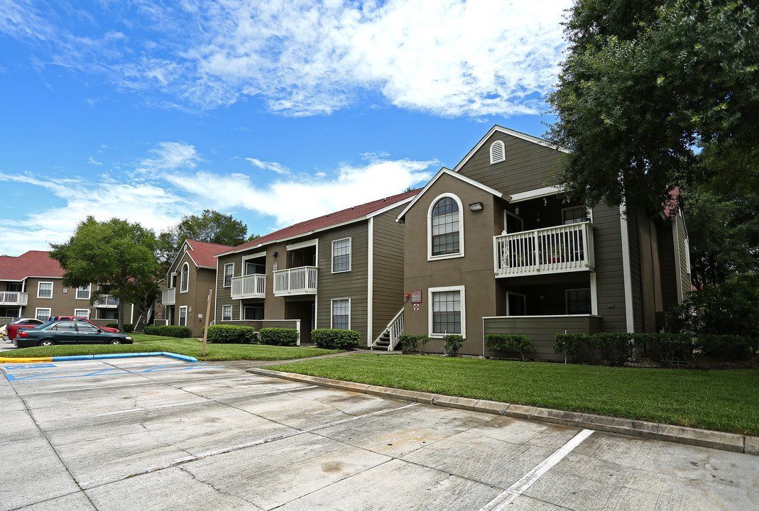 St. James Crossing in Tampa, FL - Building Photo