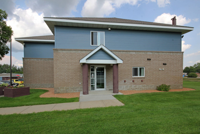 Blueberry Hills Apartments in Menahga, MN - Building Photo - Building Photo