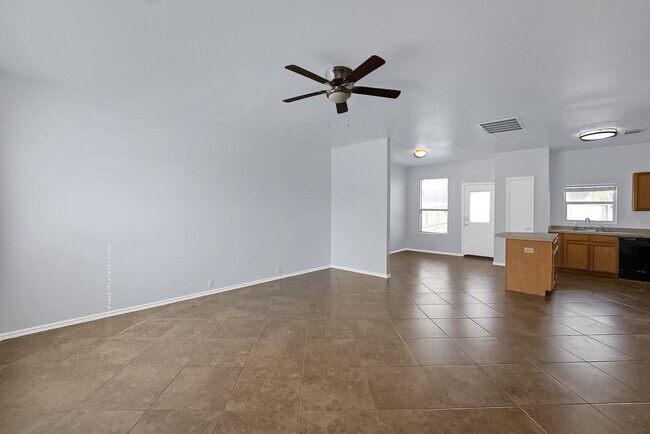 6011 Midcrown Dr E in San Antonio, TX - Building Photo - Building Photo