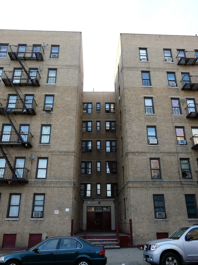 2734 Sedgwick Ave in Bronx, NY - Building Photo - Building Photo