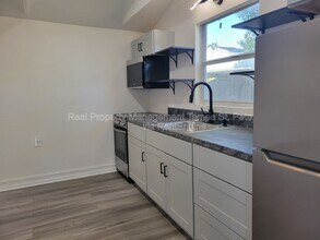 5034 2nd Ave S in St. Petersburg, FL - Foto de edificio - Building Photo