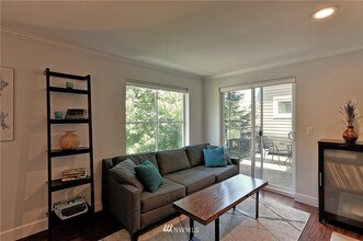 3901 Fremont Ave N in Seattle, WA - Building Photo - Building Photo